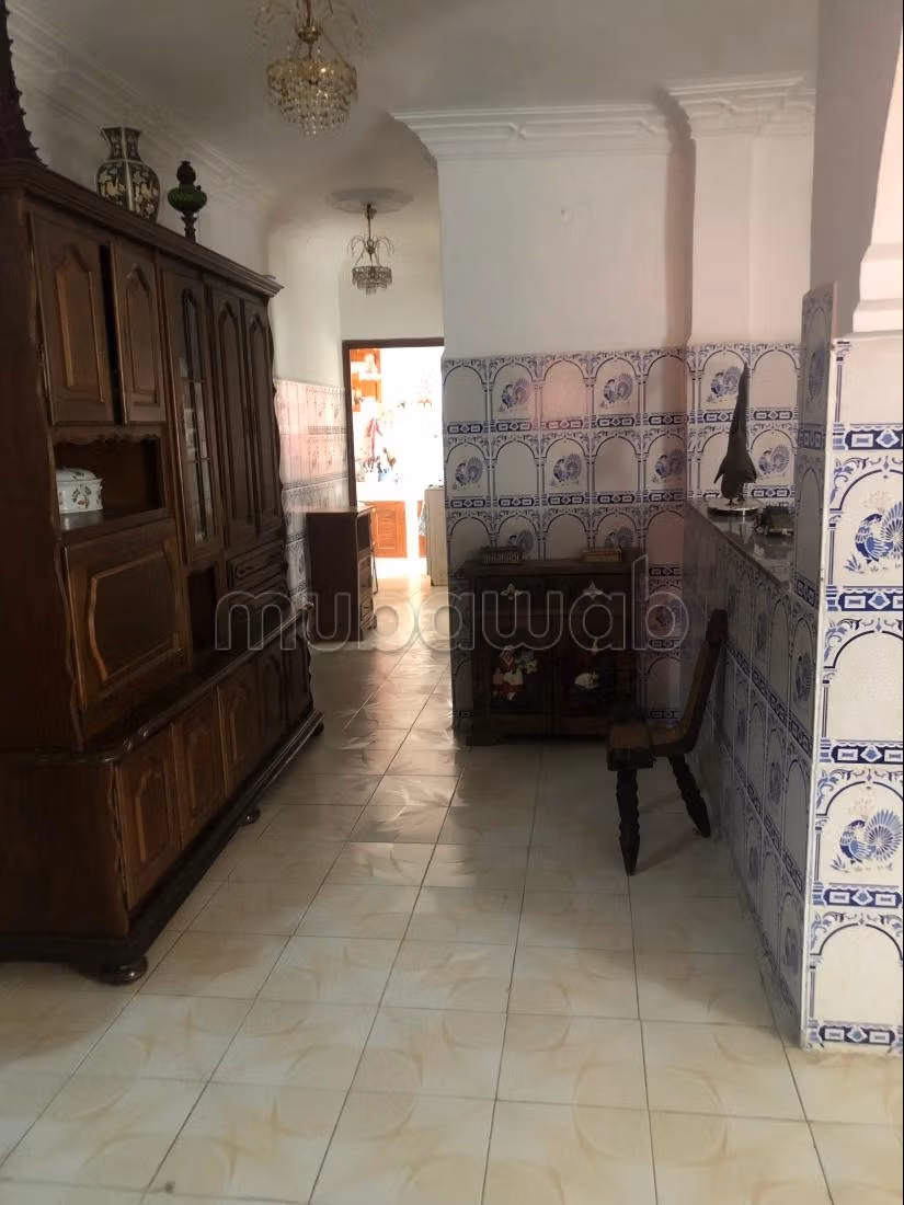 Maison à la vente à Mdiq. 
6 grandes pièces