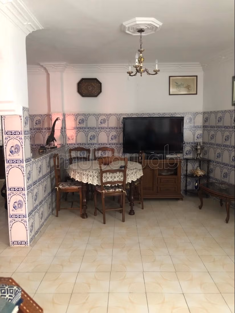 Maison à la vente à Mdiq. 
6 grandes pièces