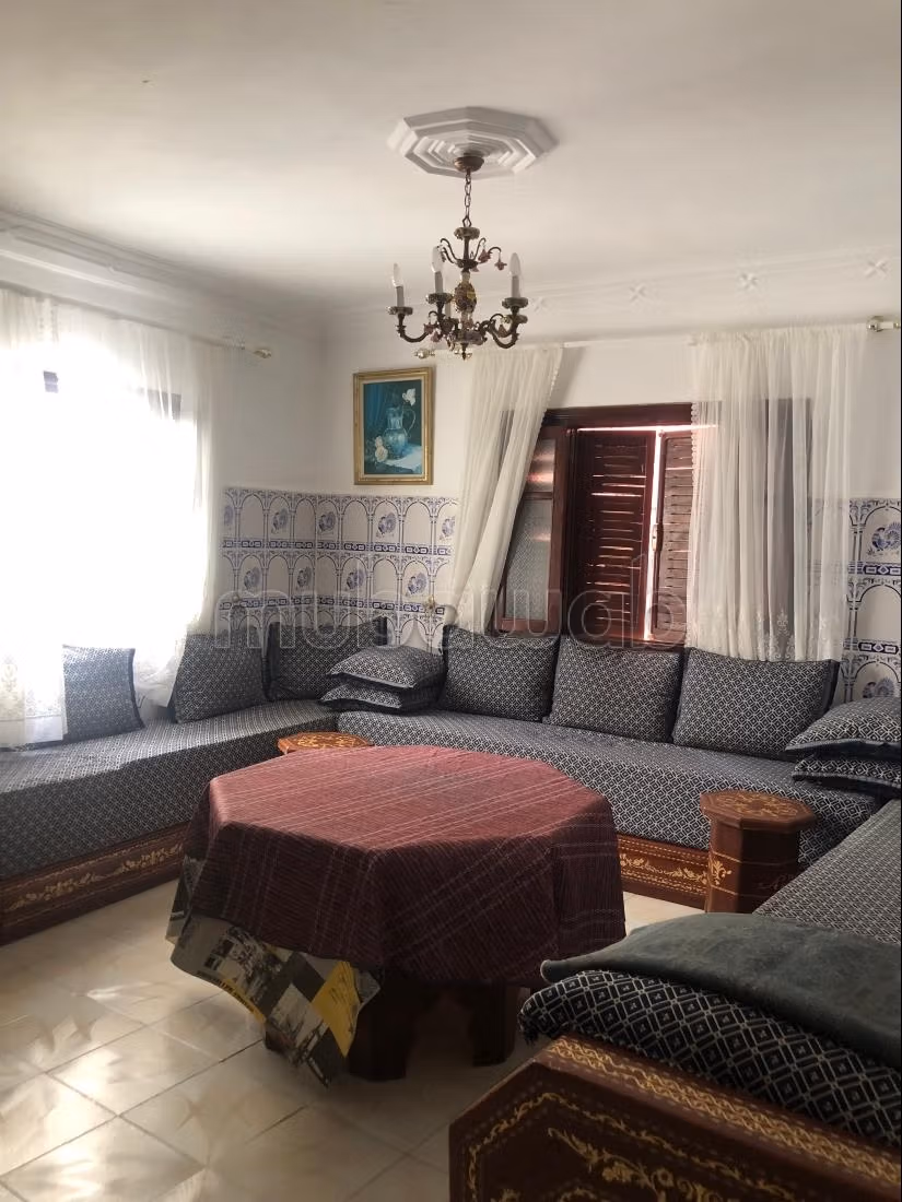 Maison à la vente à Mdiq. 
6 grandes pièces