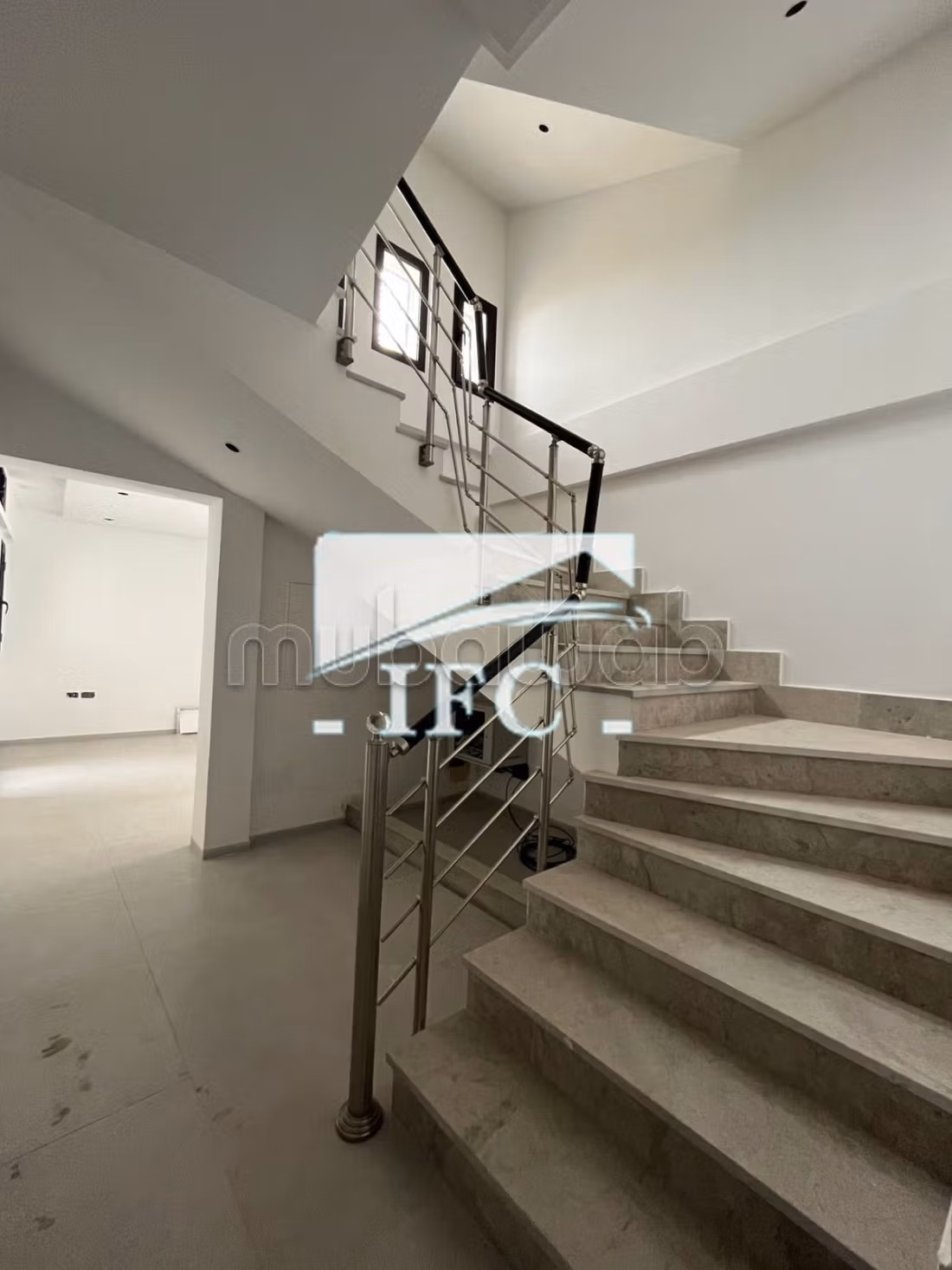 Edificio in R2 in affitto 900m² Città Giardino IFCM246