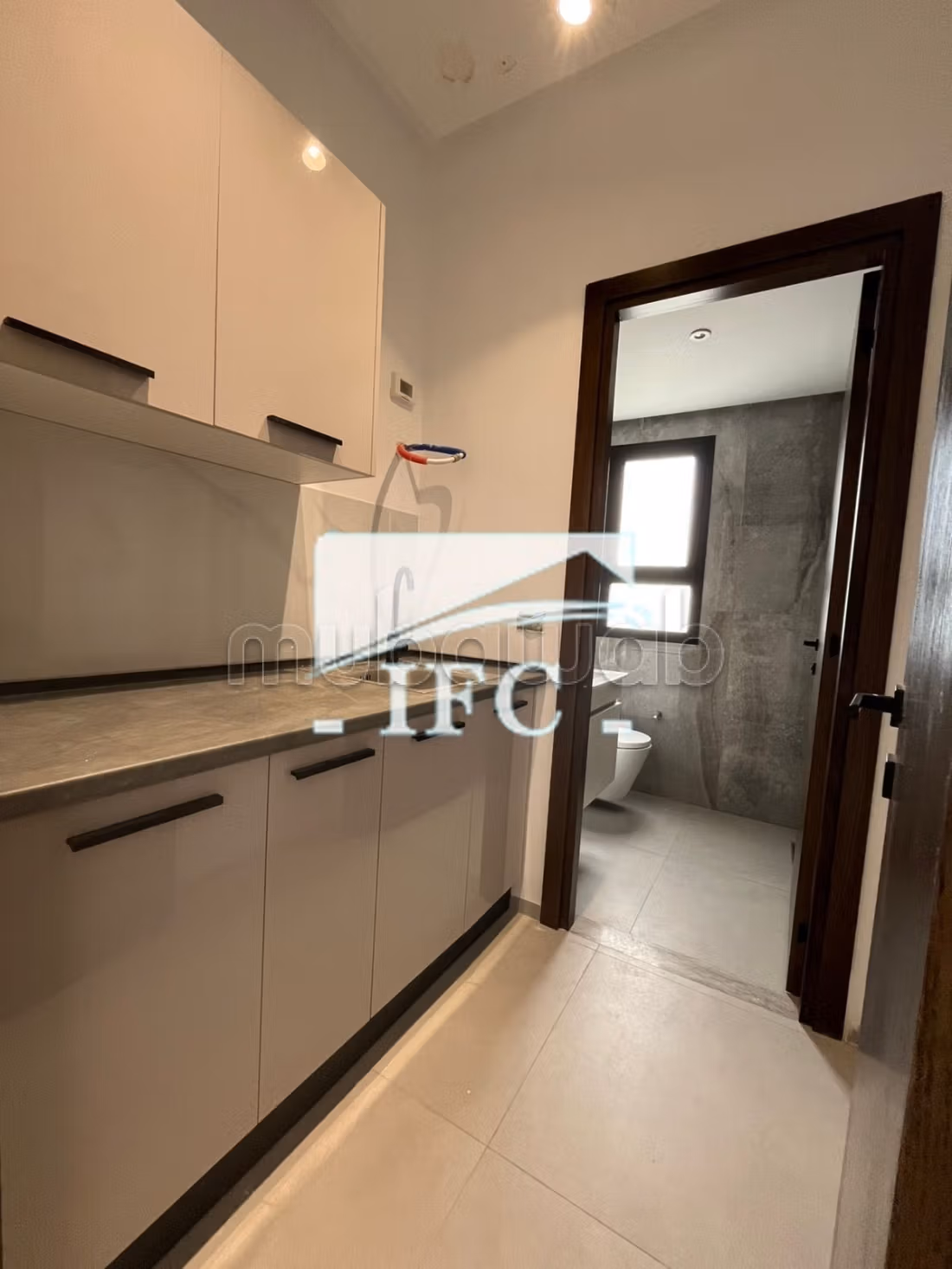 Edificio in R2 in affitto 900m² Città Giardino IFCM246