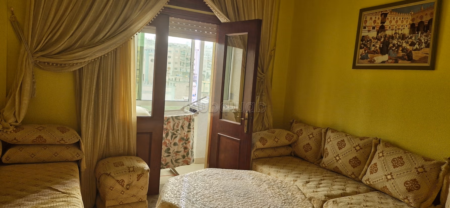 Bel appartement à louer à Essania.
Surface totale de 110 m².
Mobilier