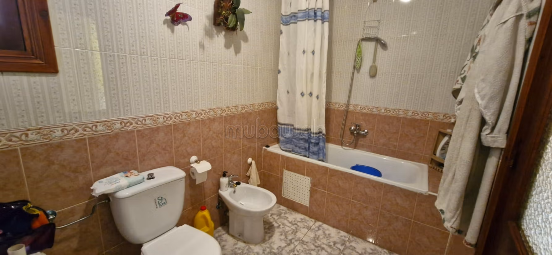 Bel appartement à louer à Essania.
Surface totale de 110 m².
Mobilier