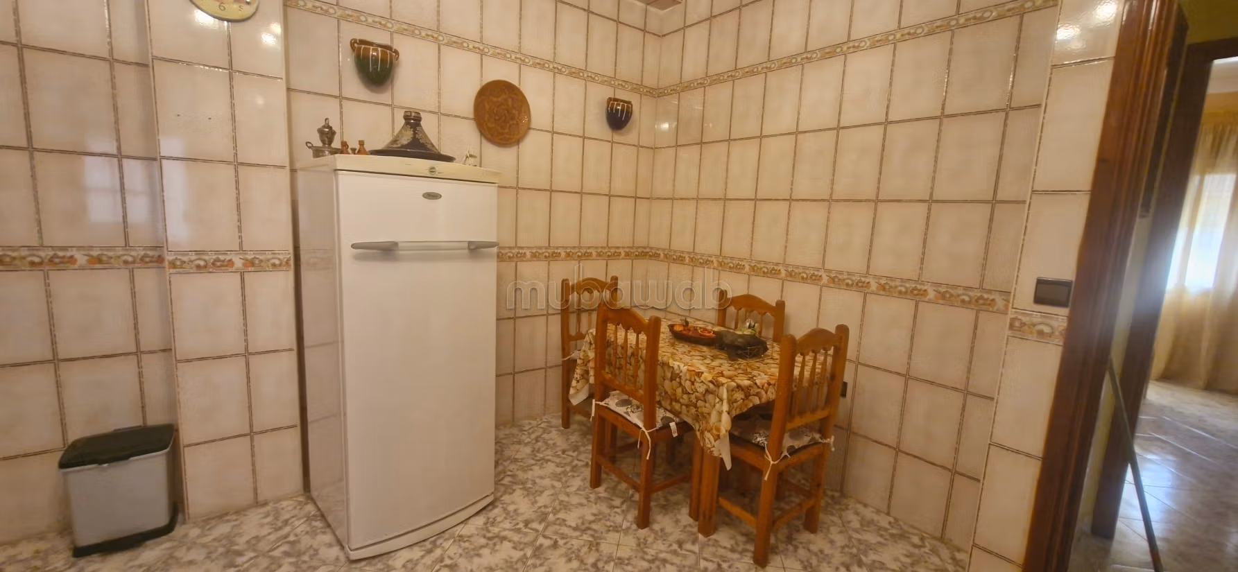 Bel appartement à louer à Essania.
Surface totale de 110 m².
Mobilier