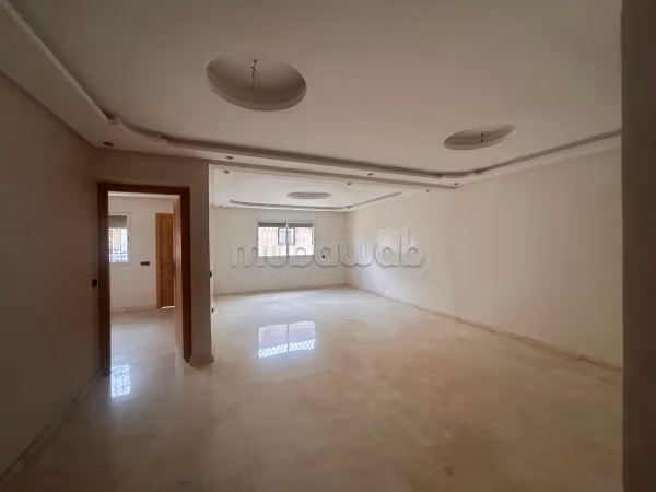 Vend appartement à Abbadi. Surface totale 114 m². Cuisine bien équipée