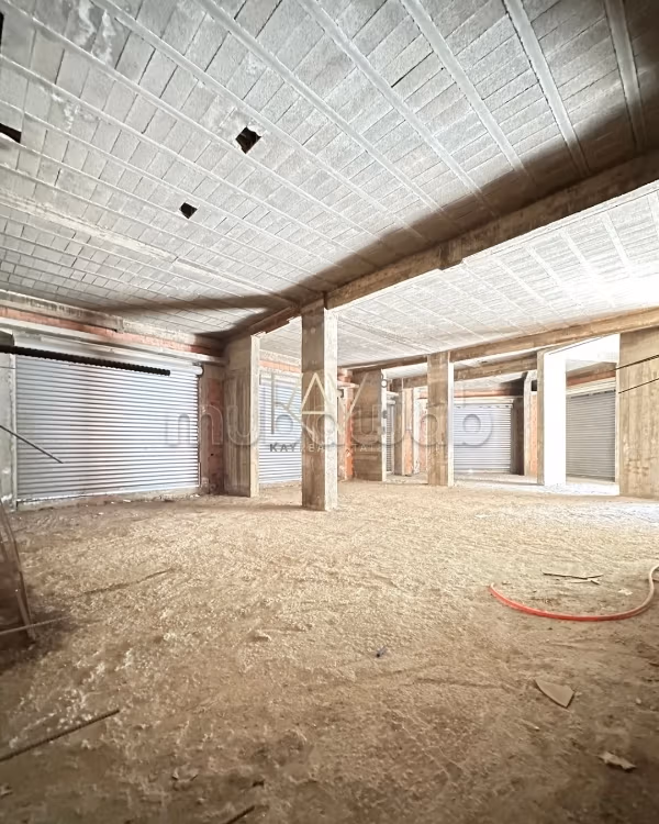 Affitta questo locale commerciale a Centre. Superficie di 322 m². Casa con servizio concierge