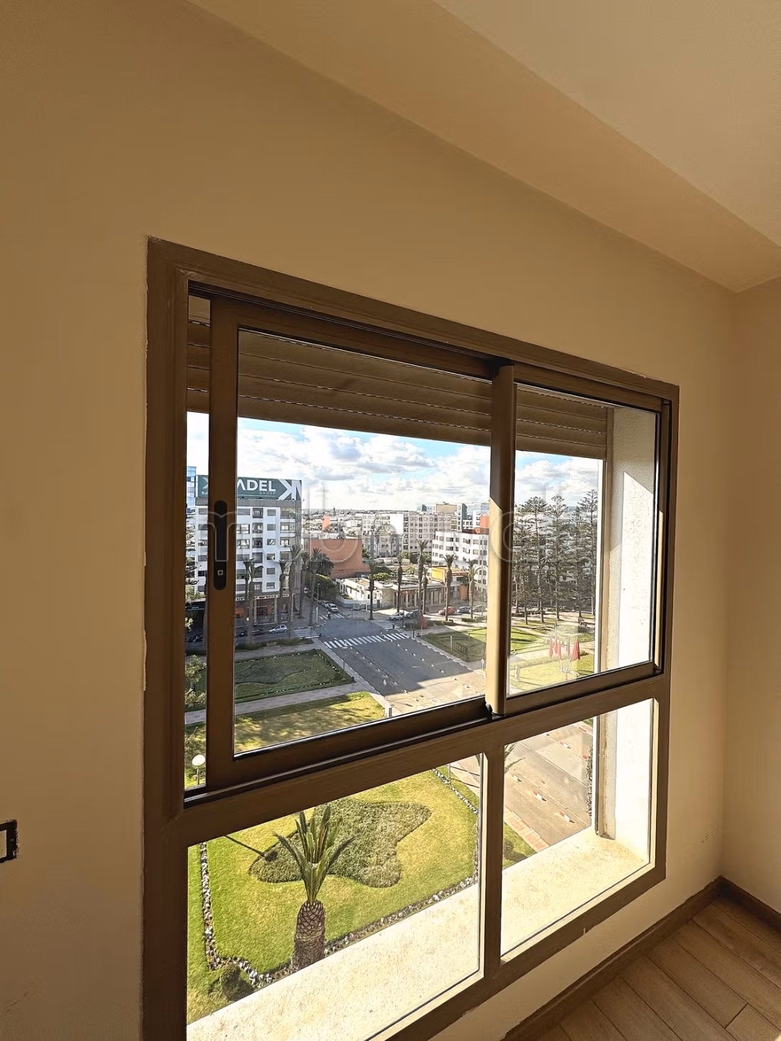 Très bel appartement en location à Quartier du Parc. 
4 grandes pièces. 
Vue sur mer, double vitrage