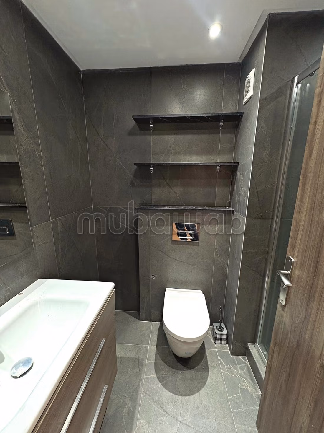 Très bel appartement en location à Quartier du Parc. 
4 grandes pièces. 
Vue sur mer, double vitrage