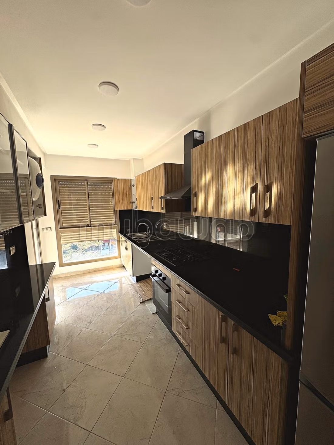 Très bel appartement en location à Quartier du Parc. 
4 grandes pièces. 
Vue sur mer, double vitrage