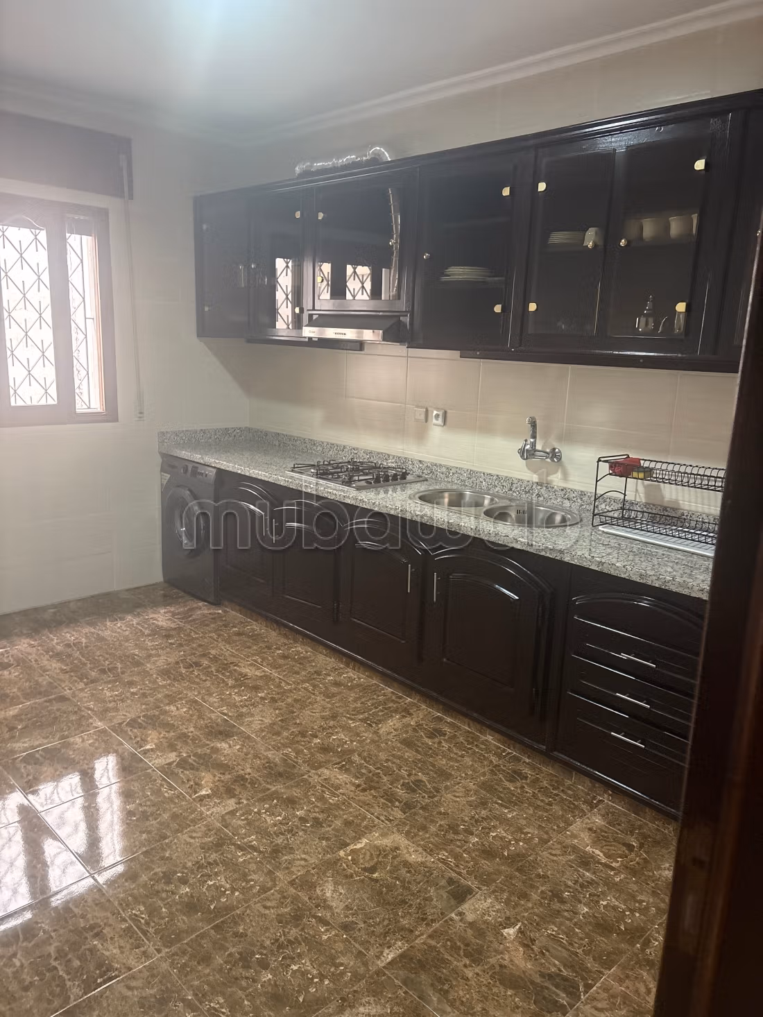 Très belle maison en vente à Branes 2.
Surface de 800 m² — 2