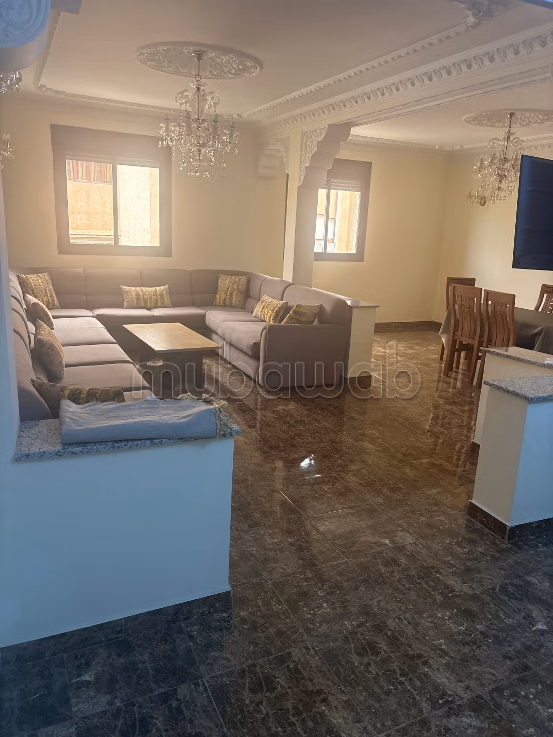 Très belle maison en vente à Branes 2.
Surface de 800 m² — 3