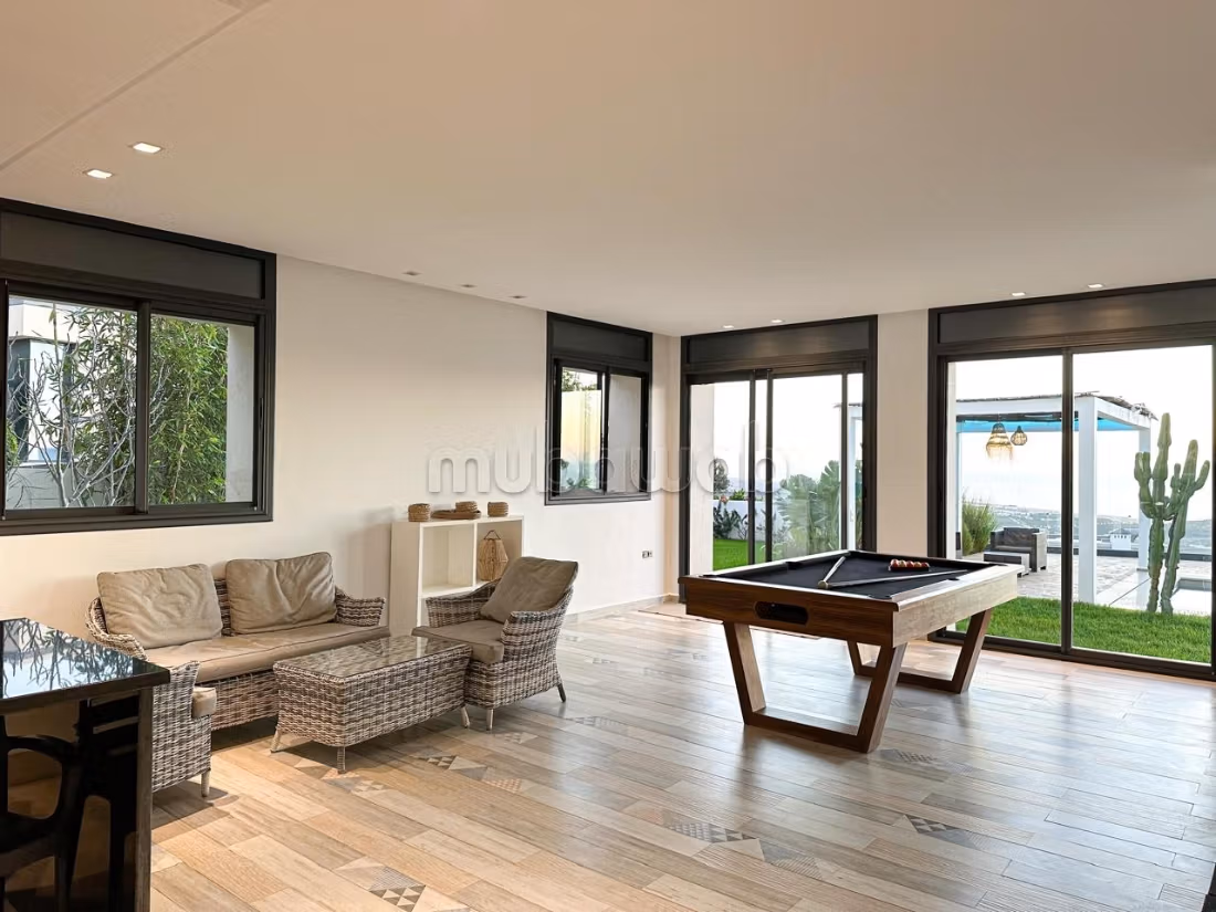 Maison de luxe à louer à Mediouna. Surface de 800 m². Piscine et cheminée