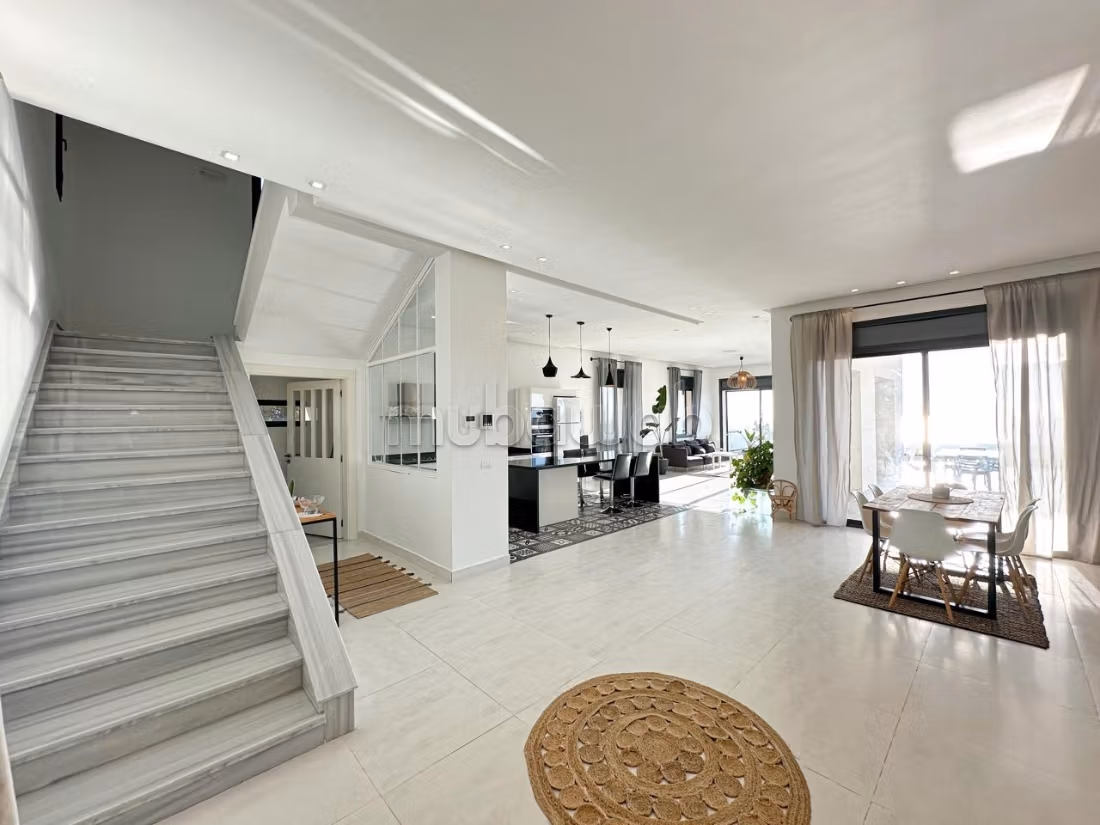 Maison de luxe à louer à Mediouna. Surface de 800 m². Piscine et cheminée
