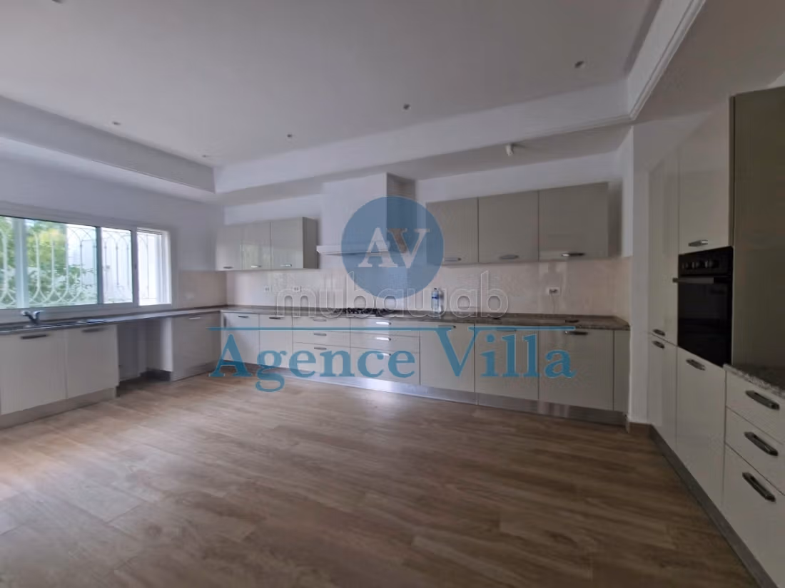 Superba villa S5 con piscina a Gammarth