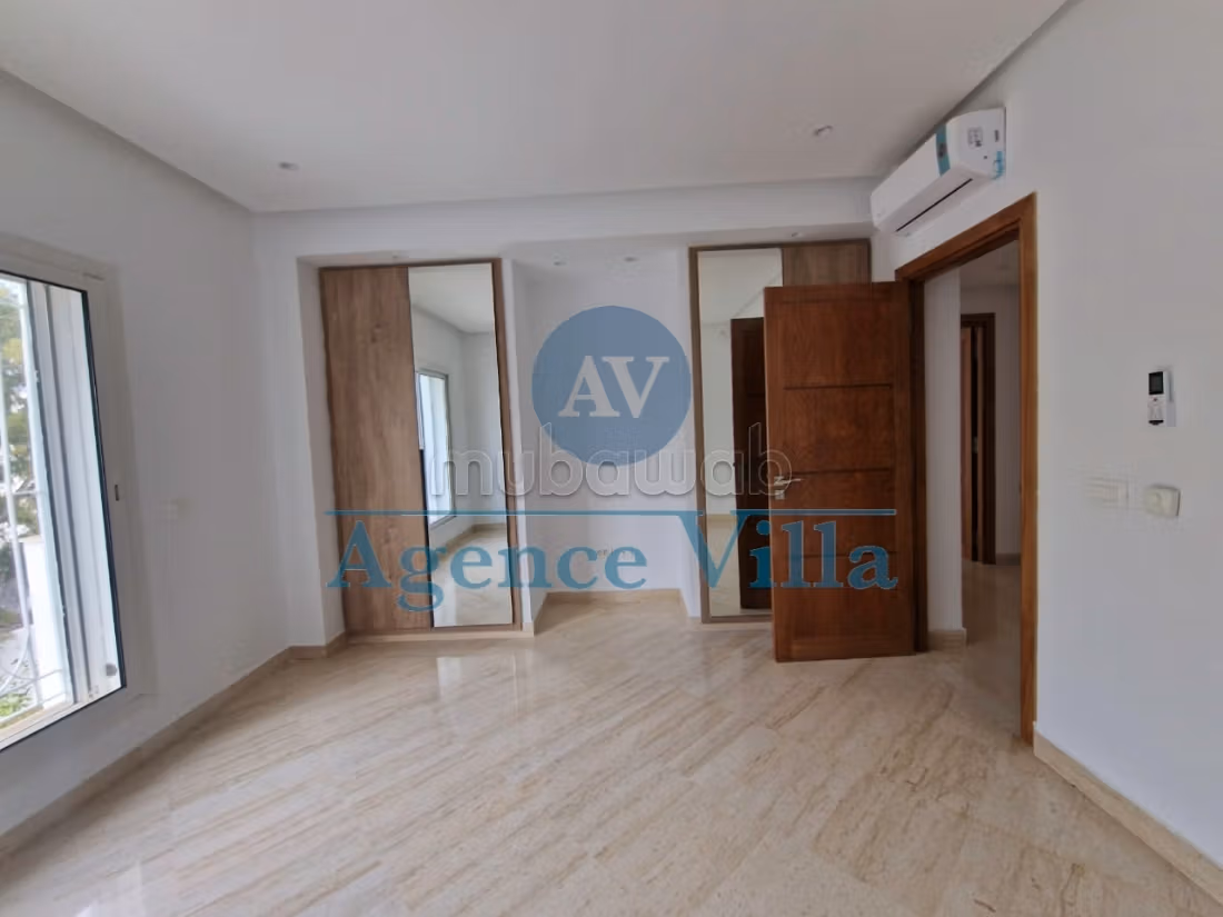 Superba villa S5 con piscina a Gammarth