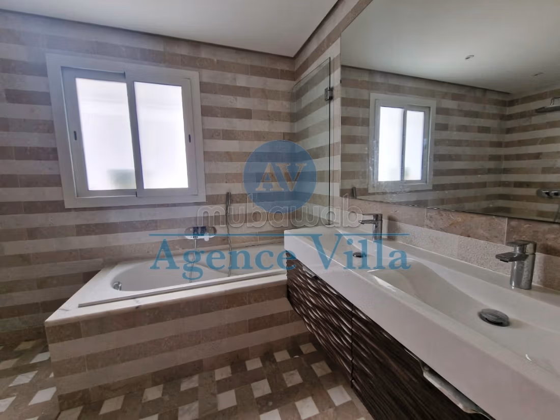 Superba villa S5 con piscina a Gammarth
