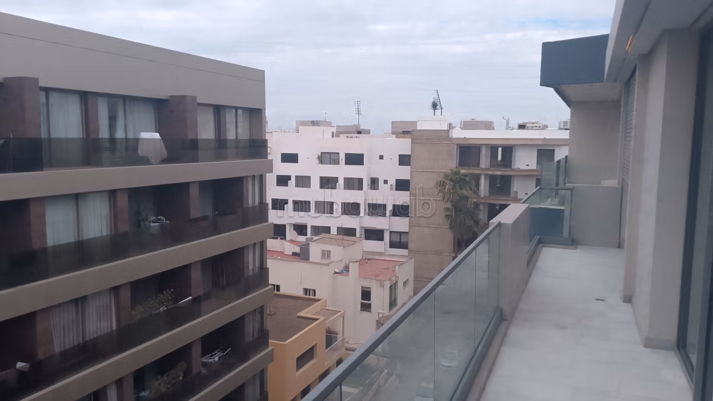 Superbe appartement à vendre à Les princesses.
Surface totale 156 m².
Service de concierge et climatisation — 2