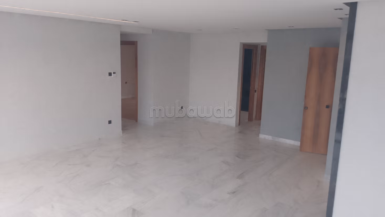 Superbe appartement à vendre à Les princesses.
Surface totale 156 m².
Service de concierge et climatisation — 3