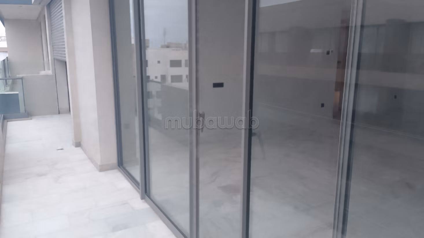 Superbe appartement à vendre à Les princesses.
Surface totale 156 m².
Service de concierge et climatisation — 4