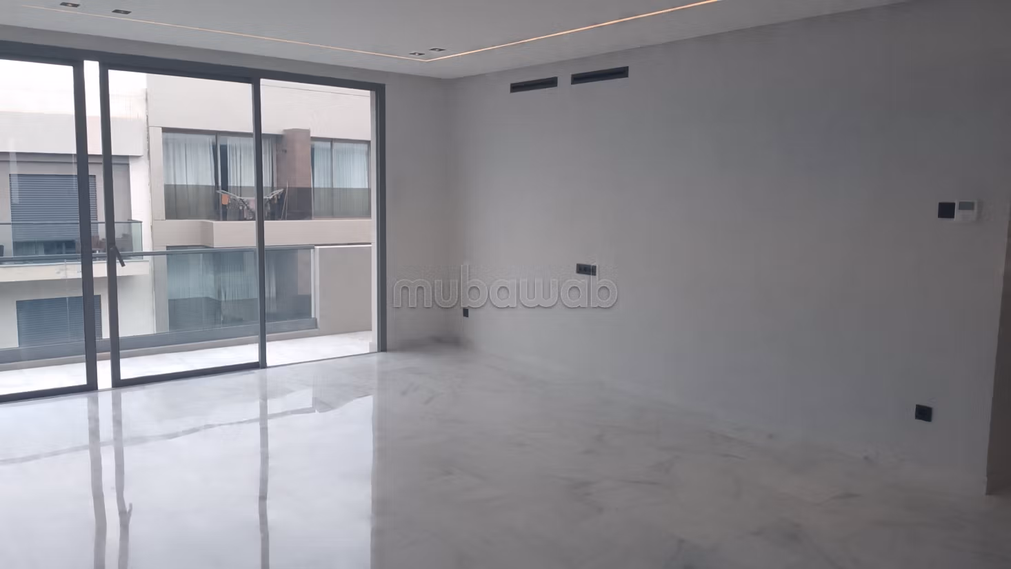 Superbe appartement à vendre à Les princesses.
Surface totale 156 m².
Service de concierge et climatisation — 5