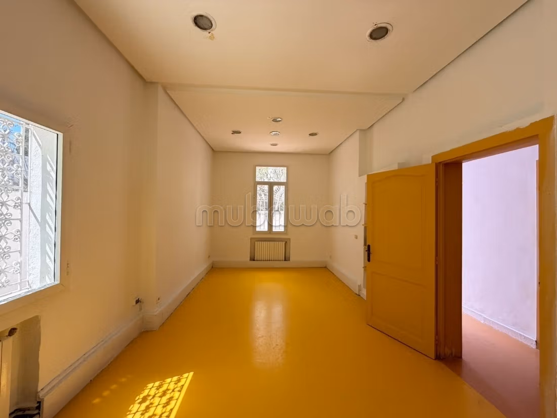 A louer villa 10 pièces à usg professionnel à El Omrane