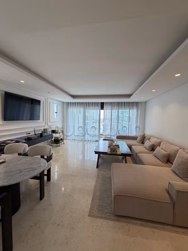 Très bel appartement en location à Ain Diab.
Superficie 150 m².
Antenne parabolique et sécurité