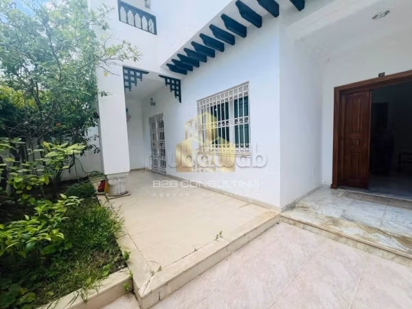Fabulous house for rent in La Marsa. Surface area 200 m². Parking spaces and garden