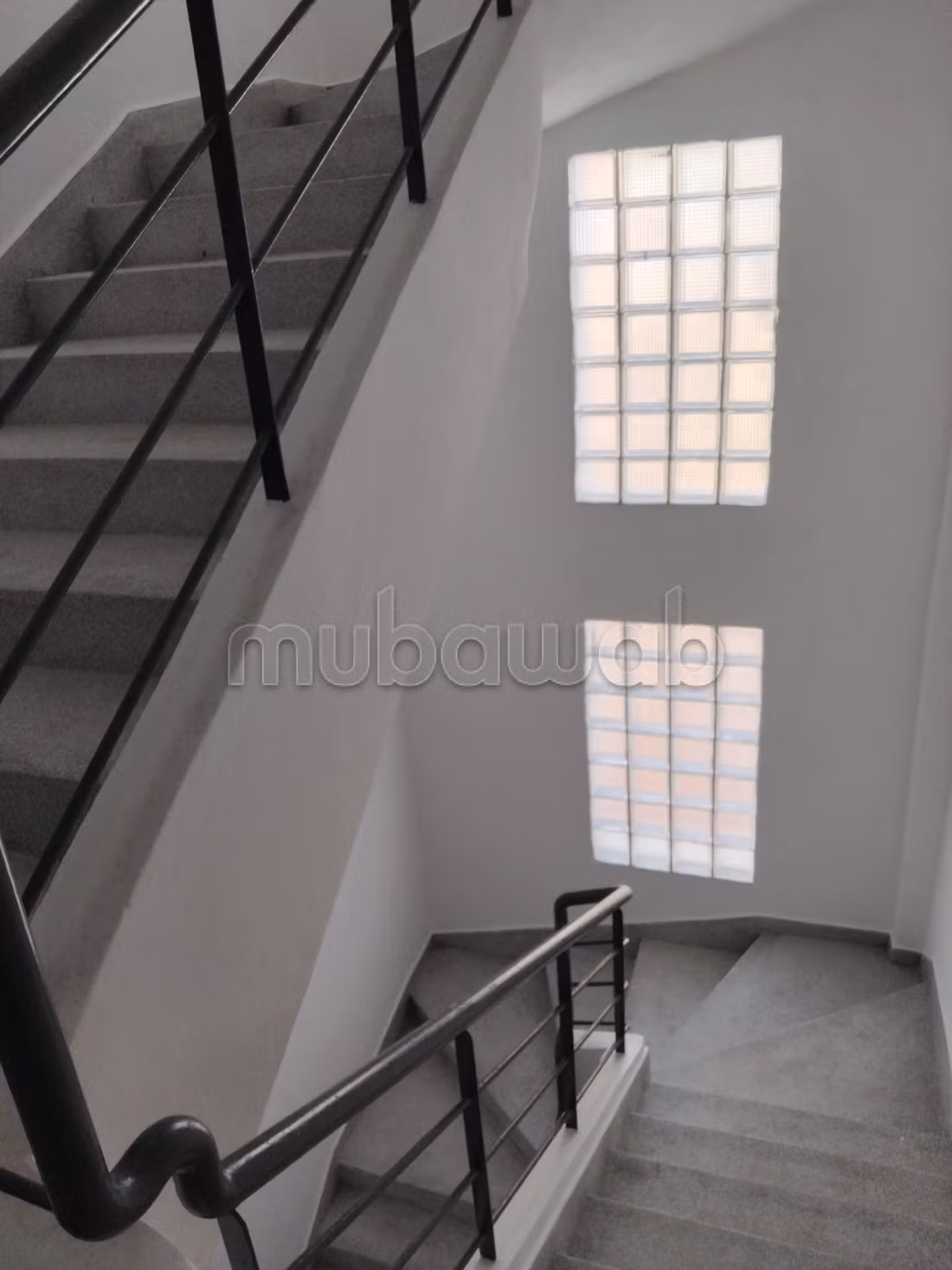 Offices & shops to rent in Zone Industrielle Oukacha. Total area 1300 m². No Lift