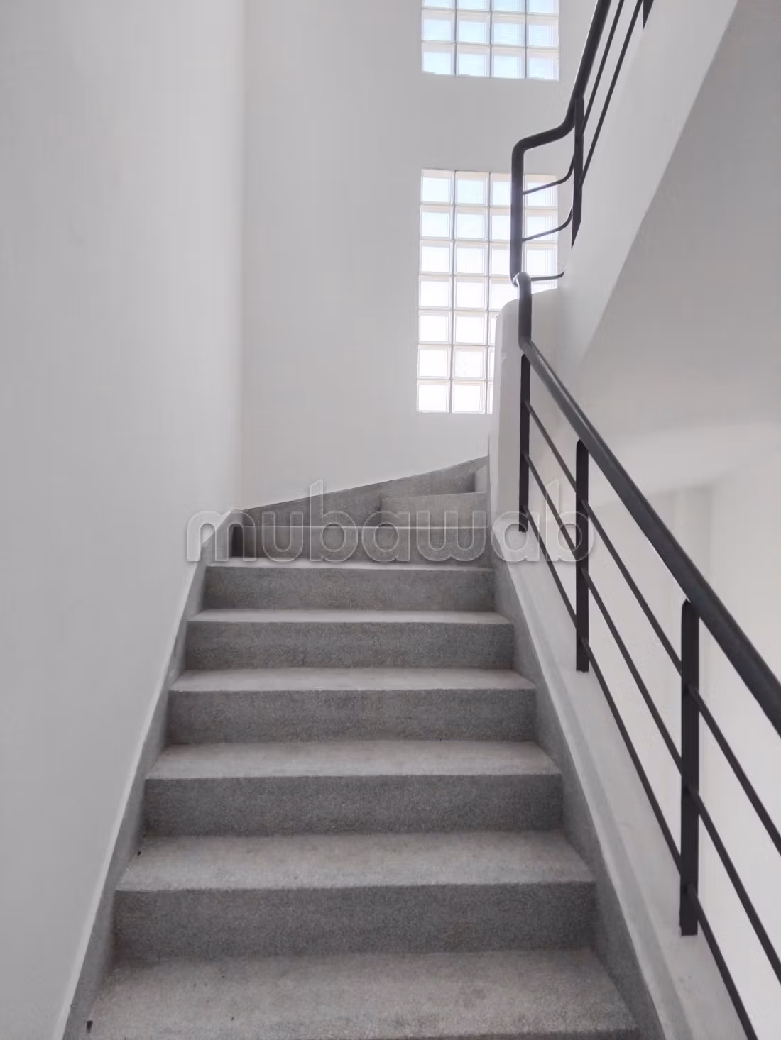Offices & shops to rent in Zone Industrielle Oukacha. Total area 1300 m². No Lift