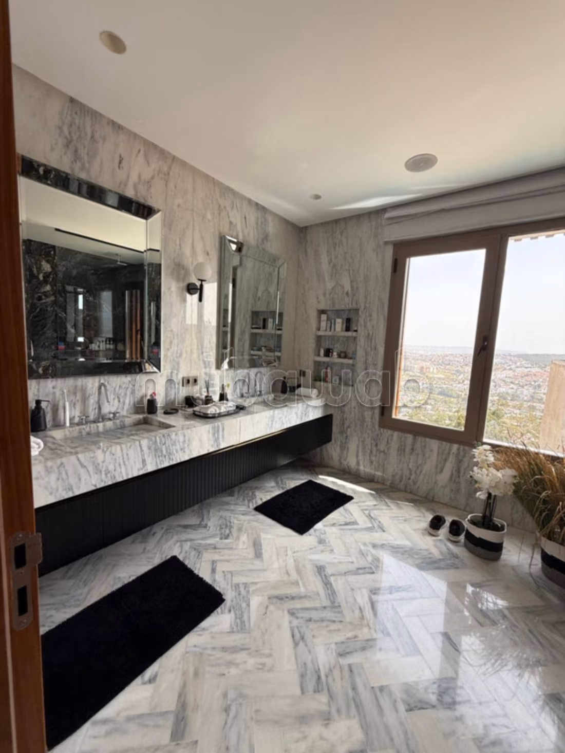 Belle villa à vendre à Tanger au Mont Grand avec 4 magnifiques chambres. Meublé