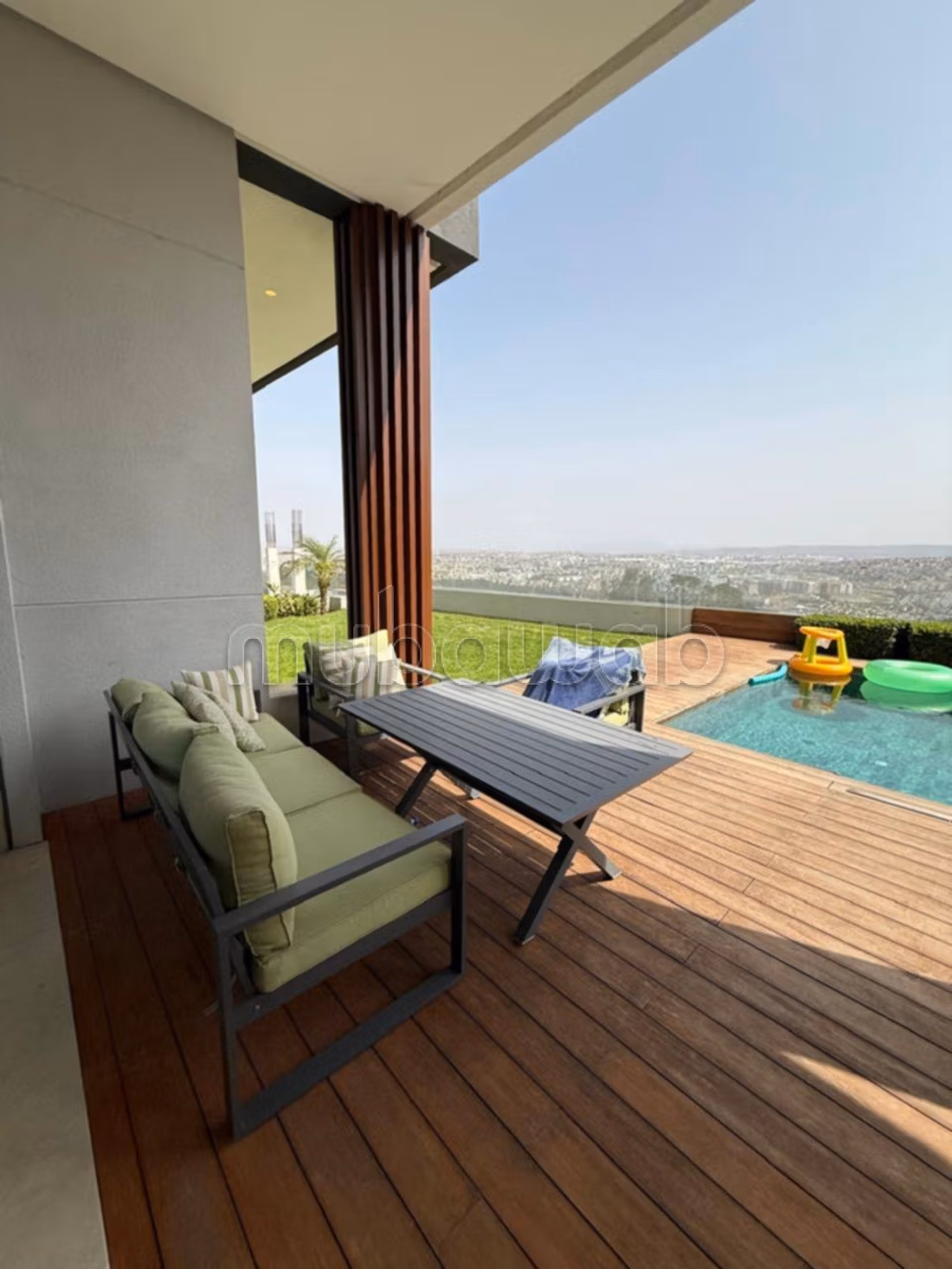 Belle villa à vendre à Tanger au Mont Grand avec 4 magnifiques chambres. Meublé