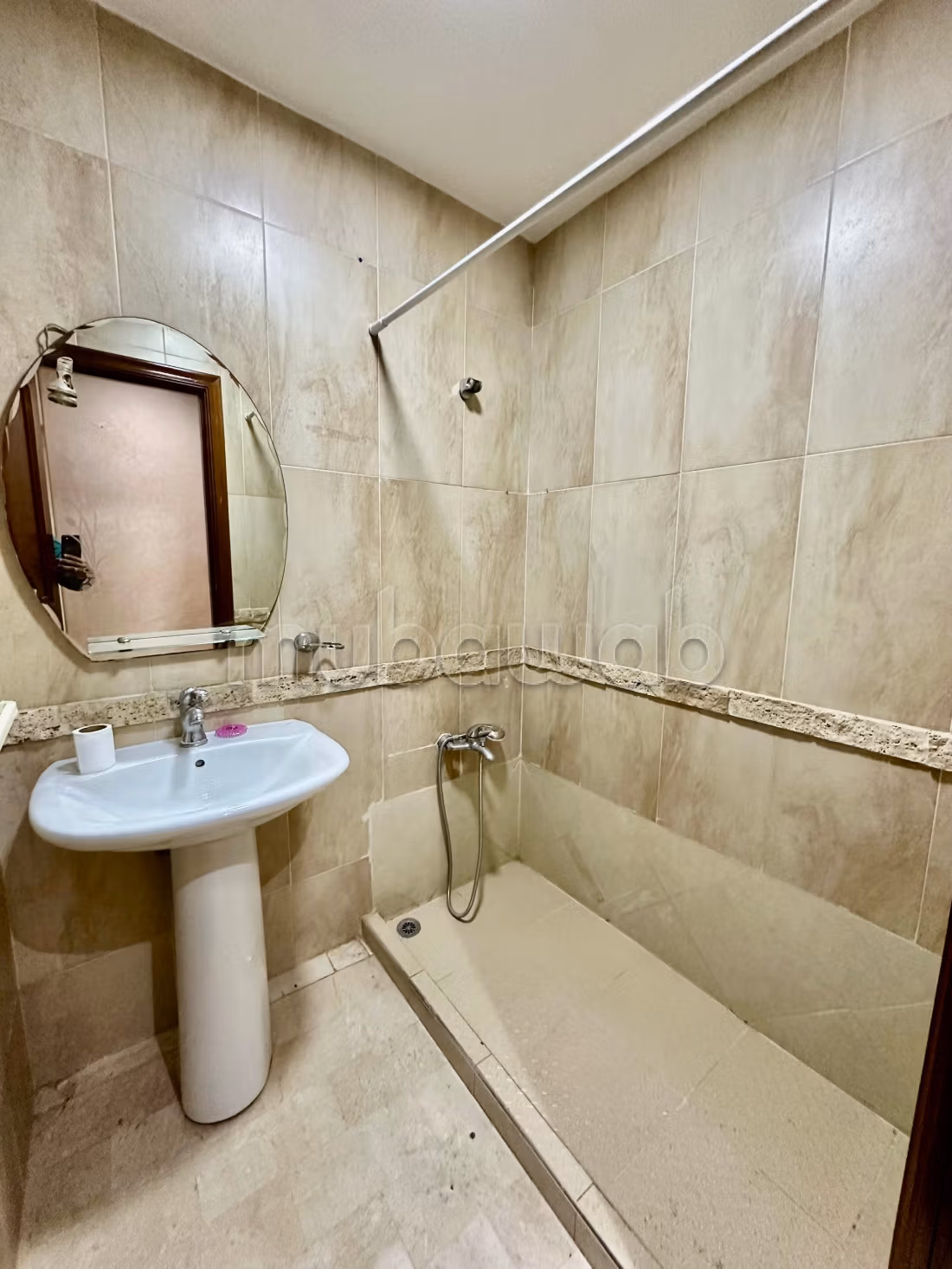 Location d'un appartement à Guéliz. 2 chambres agréables. Antenne parabolique et Porte blindée — 3