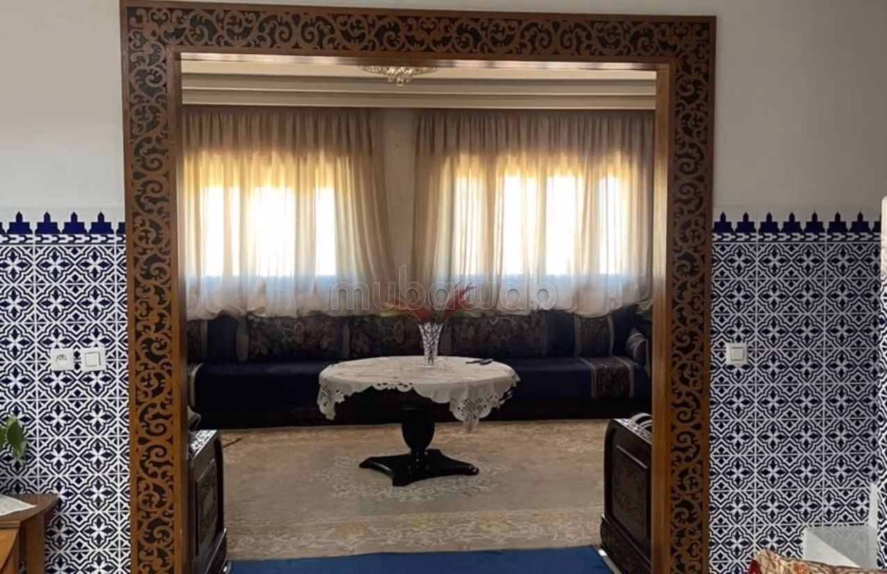 فيلا للبيع مع مشروع حضانة في حي سكني مساحتها 357م²