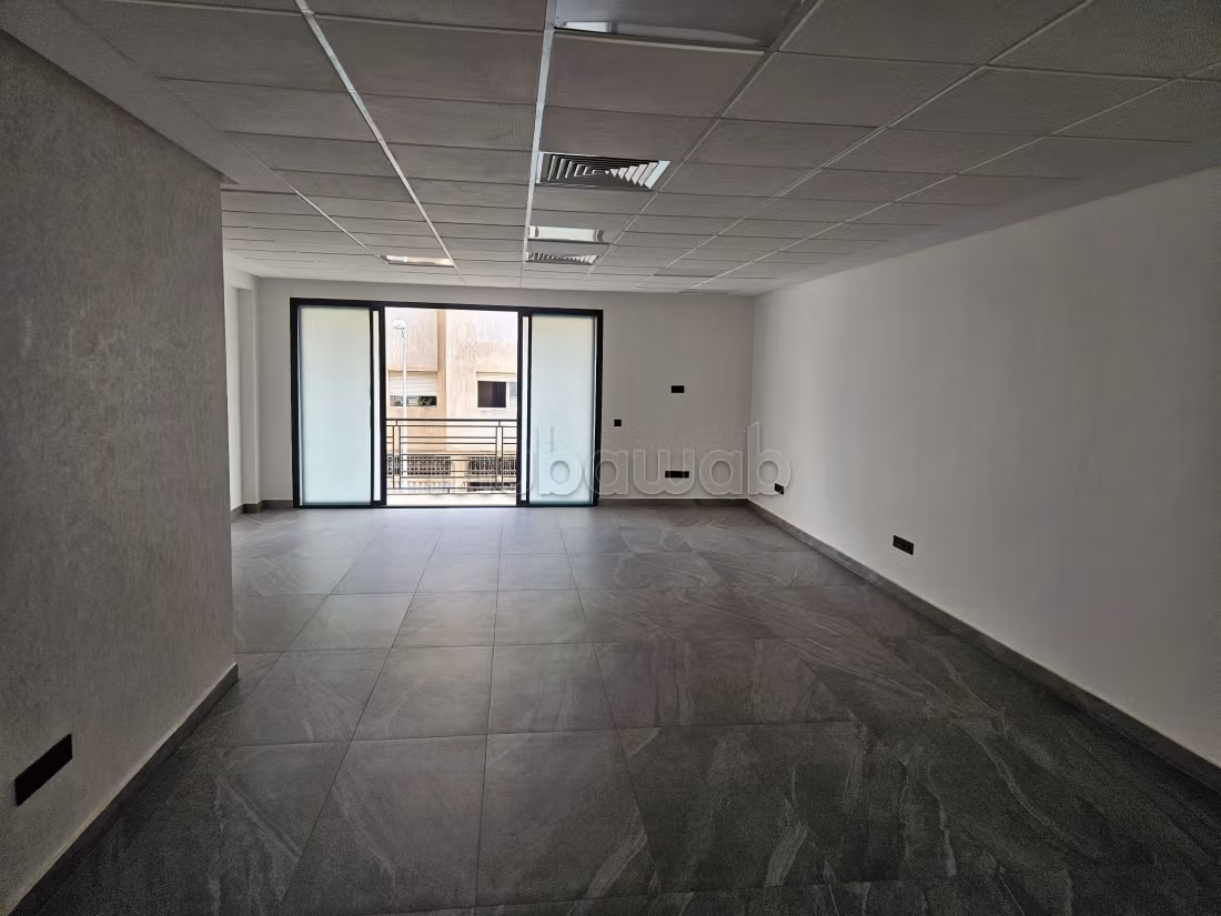 Ufficio da affittare a Victoria. Superficie totale 86 m². Terrazzo e ascensore