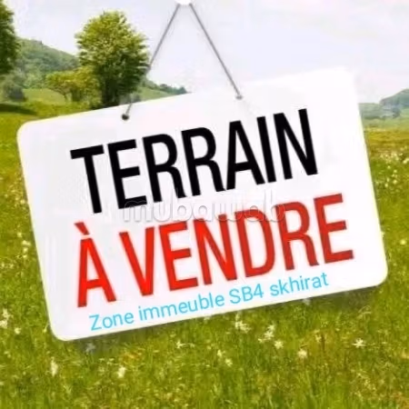 Terrain à vendre 1 hectare 
zone immeuble R4