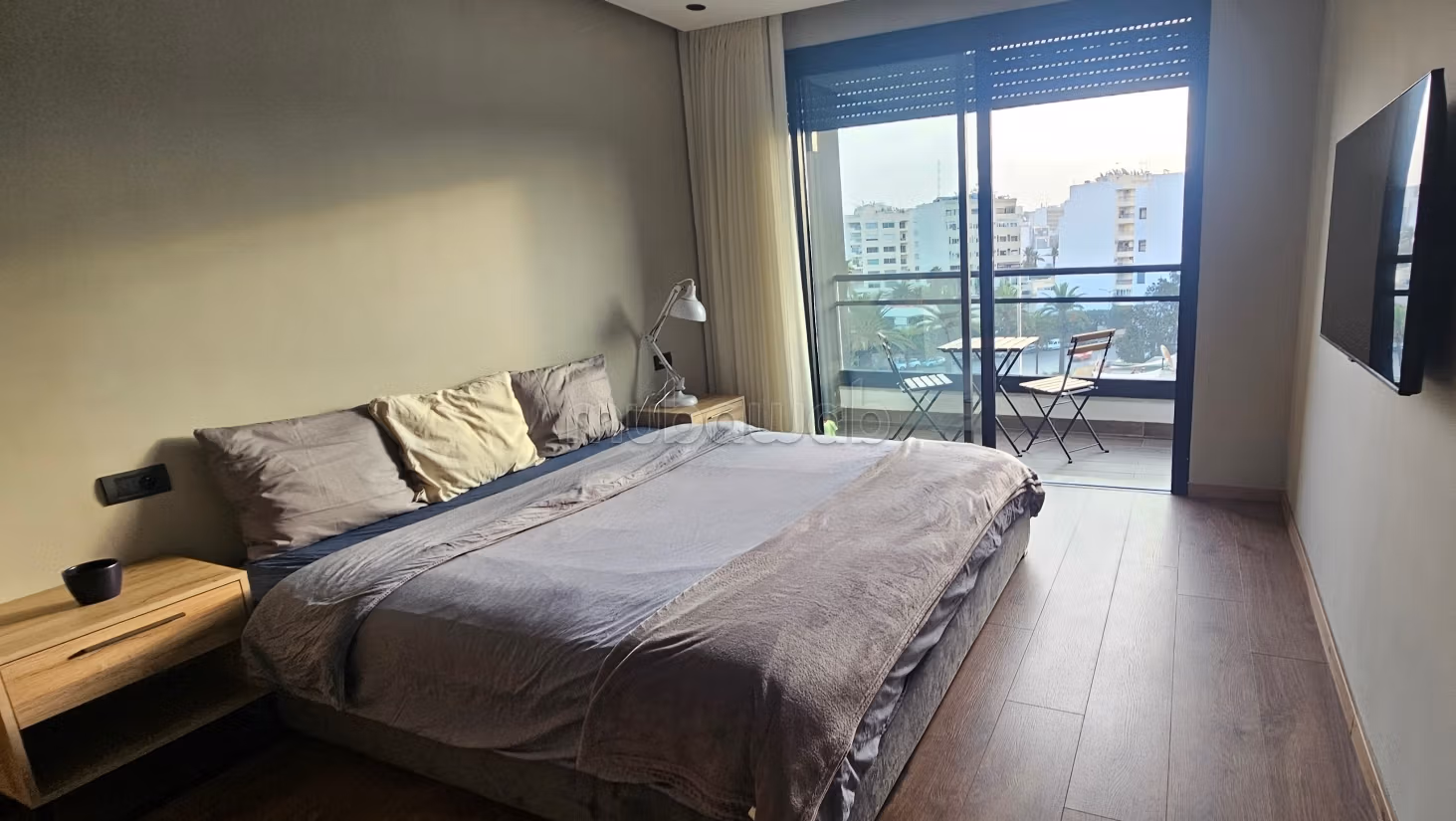 Magnifico studio con terrazza senza affacci