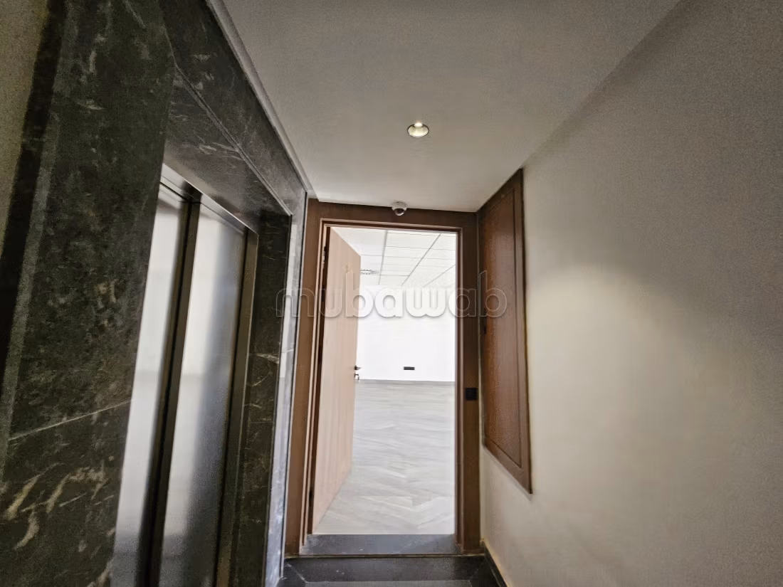 Bureaux en location à Victoria. 
Superficie 86 m². 
Résidence sécurisée