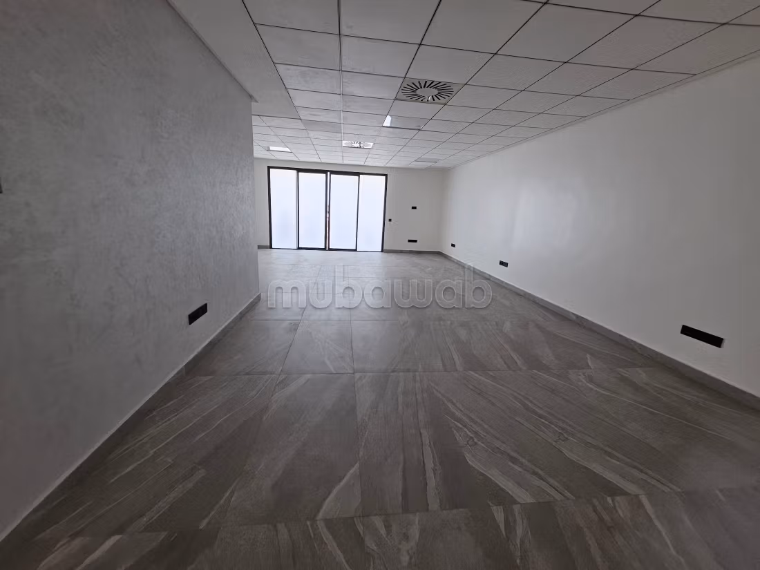 Bureaux en location à Victoria. 
Superficie 86 m². 
Résidence sécurisée