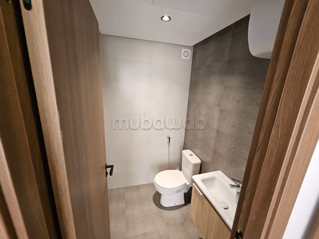 Bureaux en location à Victoria. 
Superficie 86 m². 
Résidence sécurisée