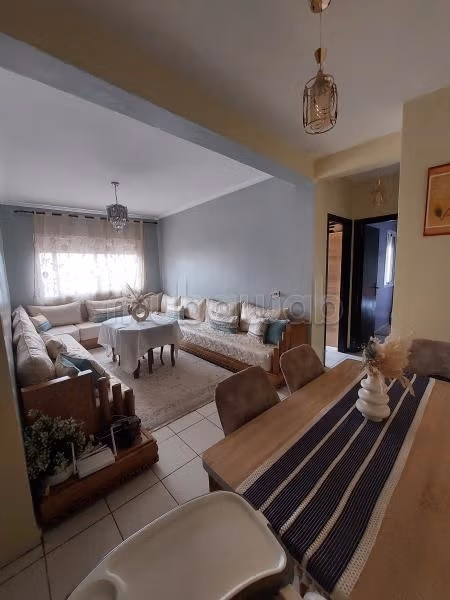 Bonito piso en venta en Mont Fleuri. 3 bonitas habitaciones. Salón tradicional y puerta blindada