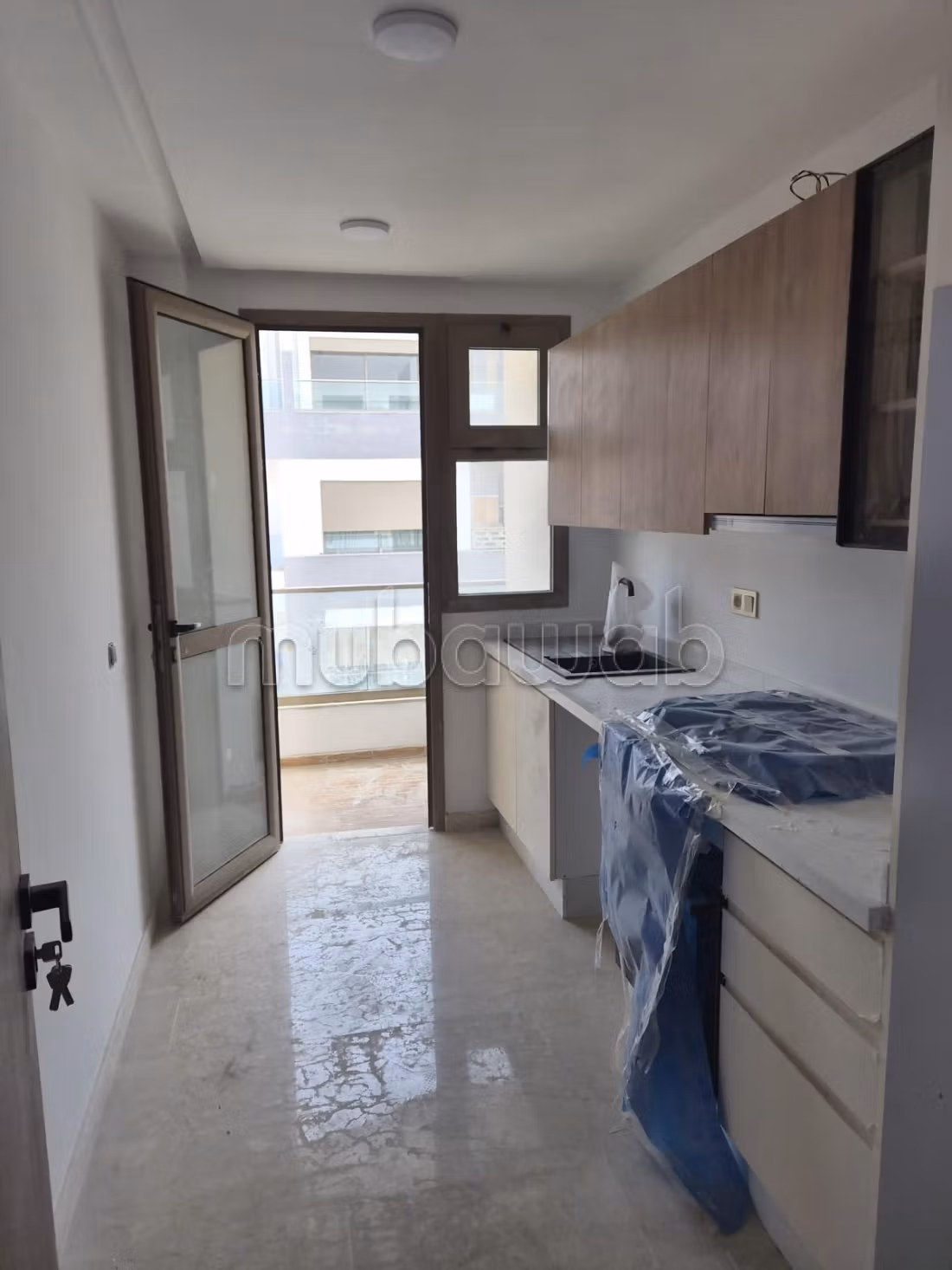 Se alquila este piso en Les Hôpitaux. Dimensión 78 m². Sin ascensor, gran terraza