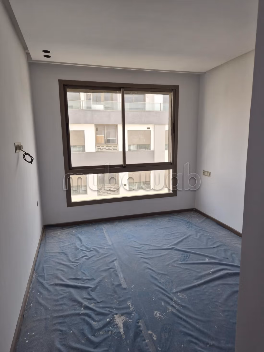Se alquila este piso en Les Hôpitaux. Dimensión 78 m². Sin ascensor, gran terraza