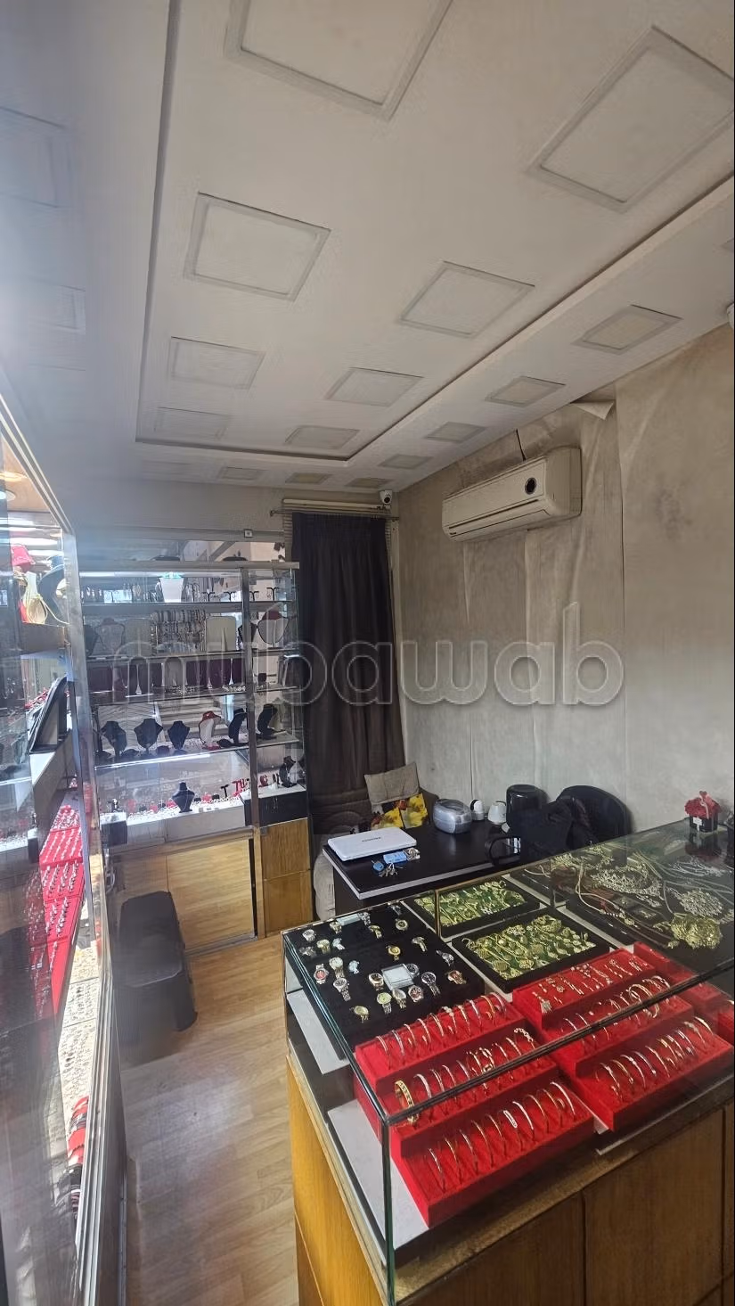 Hoekwinkel te koop