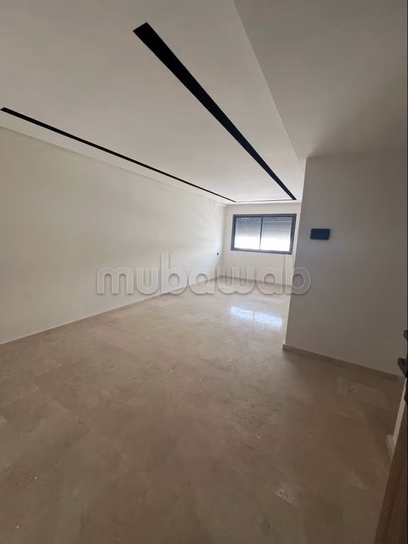 Location d'un appartement à Roch noire.
Surface de 79 m².
Salon traditionnel, antenne parabolique générale