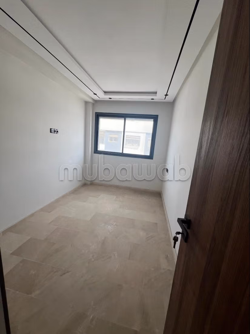 Location d'un appartement à Roch noire.
Surface de 79 m².
Salon traditionnel, antenne parabolique générale — 3