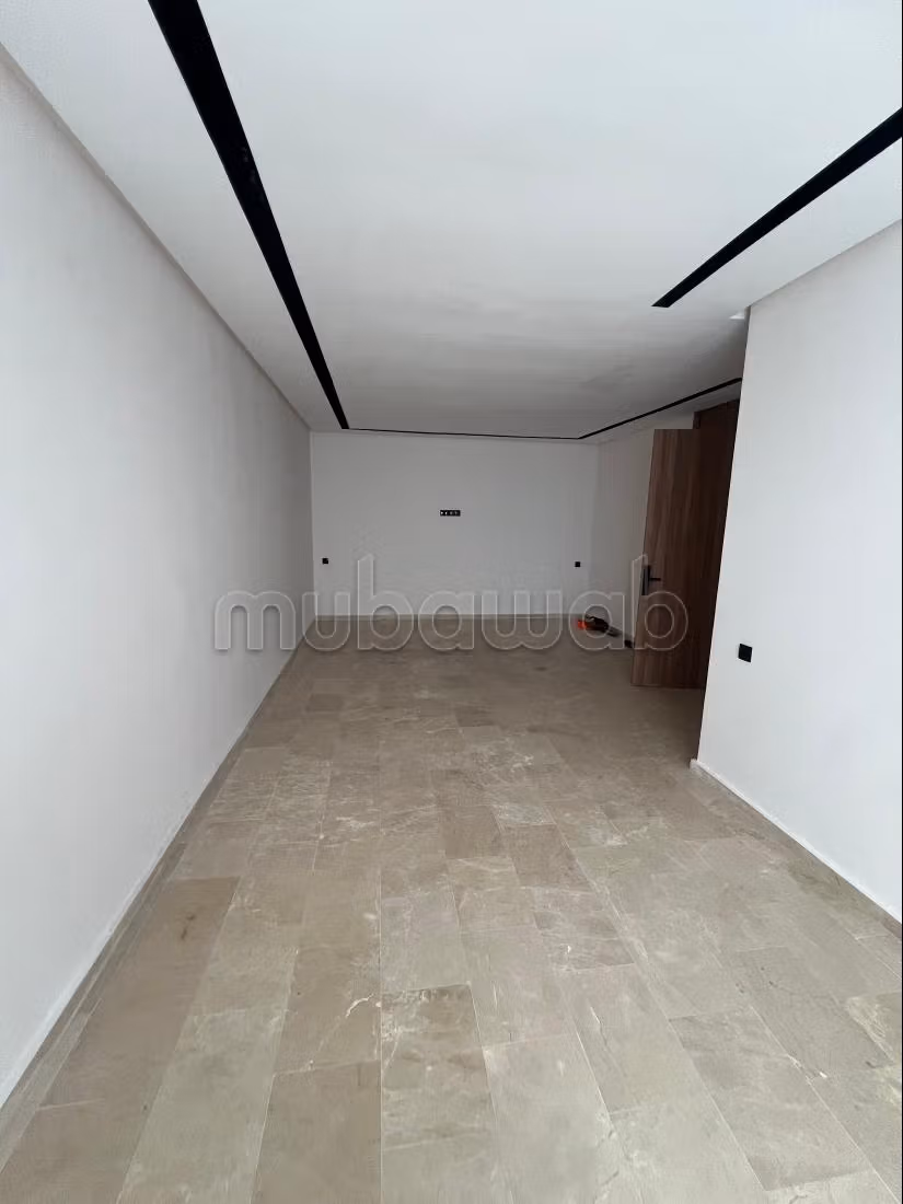 Location d'un appartement à Roch noire.
Surface de 79 m².
Salon traditionnel, antenne parabolique générale — 4