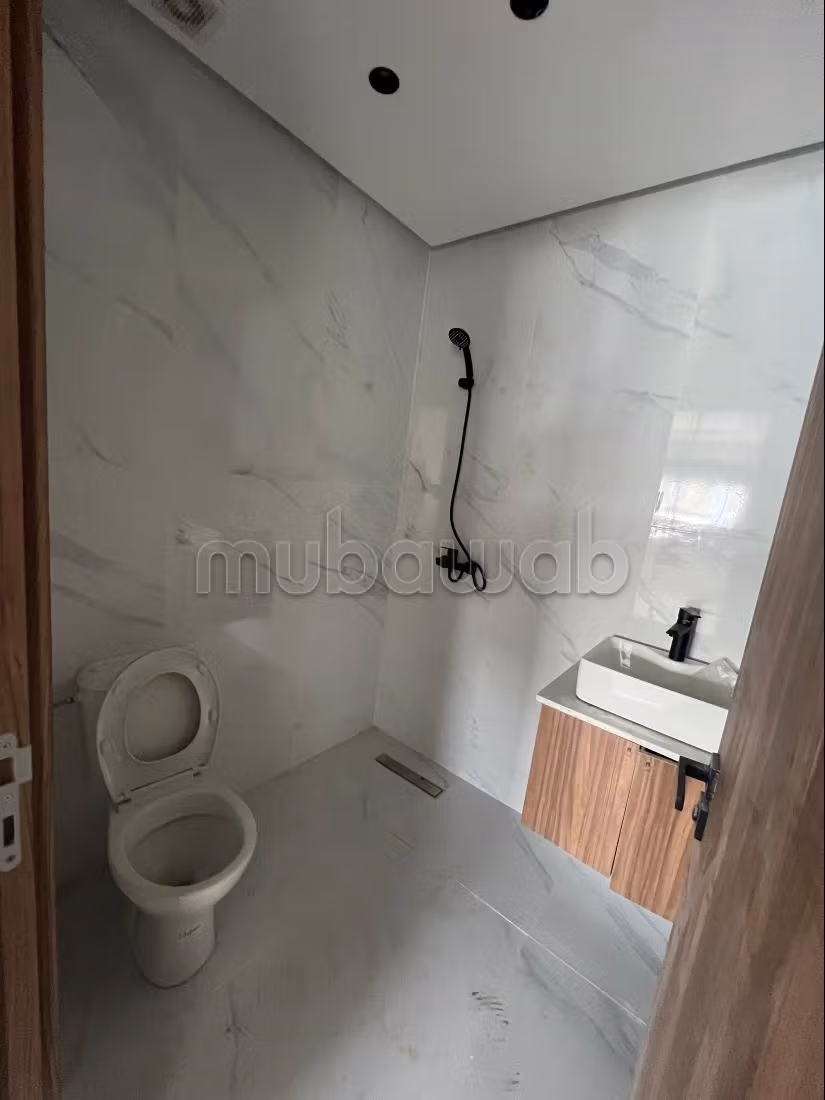 Location d'un appartement à Roch noire.
Surface de 79 m².
Salon traditionnel, antenne parabolique générale — 5