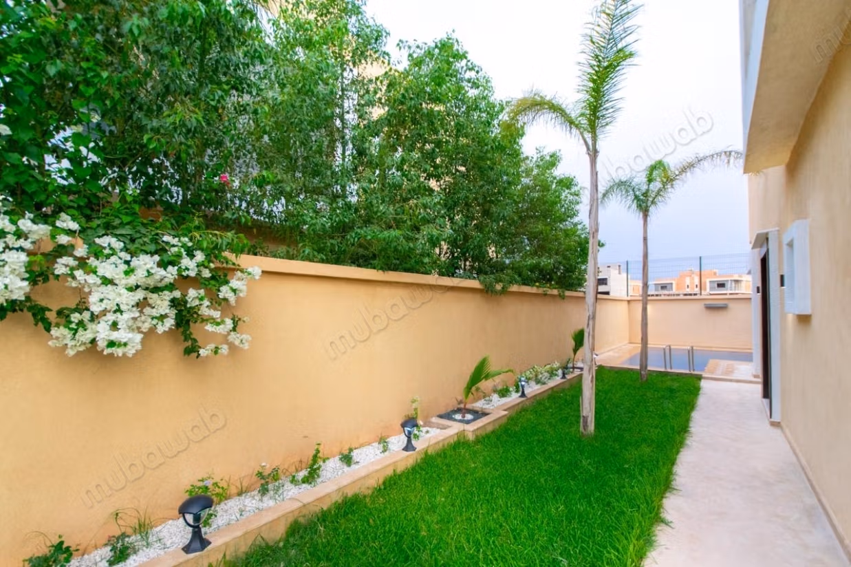 In vendita progetto villa nuova finita di 4 camere da letto e anche tipo 3 suite e 3 bagni con piscina privata a 10 minuti dall'aeroporto e 20 minuti dal centro di Marrakech