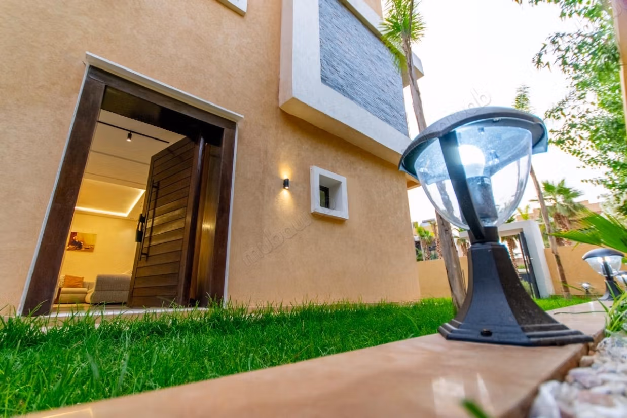 In vendita progetto villa nuova finita di 4 camere da letto e anche tipo 3 suite e 3 bagni con piscina privata a 10 minuti dall'aeroporto e 20 minuti dal centro di Marrakech