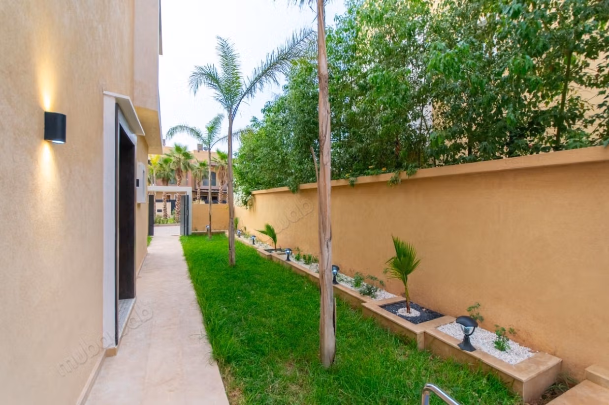 In vendita progetto villa nuova finita di 4 camere da letto e anche tipo 3 suite e 3 bagni con piscina privata a 10 minuti dall'aeroporto e 20 minuti dal centro di Marrakech